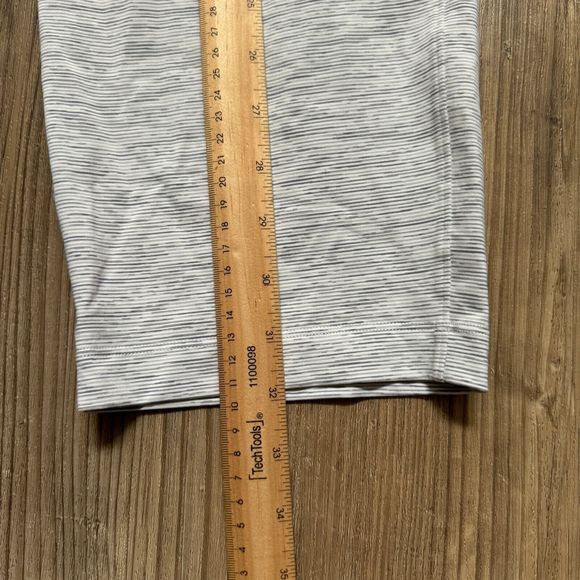 Lululemon On The Fly Crop 23" Women's Size 10 Wee Space Gray‎ - Picture 4 of 8